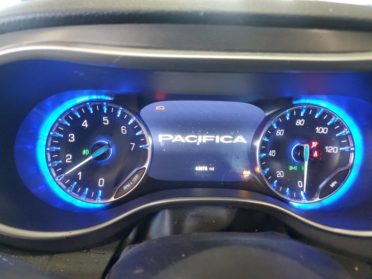 Chrysler Pacifica Touring L Image 13