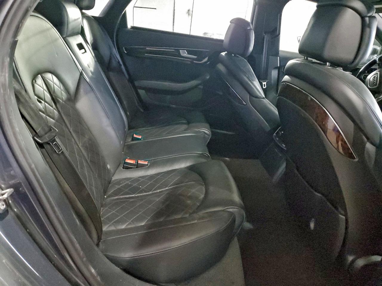 Audi A8 L Quattro Image 12